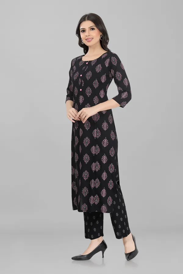 Black_Feeding_&_Maternity_Dress_With_Zippers_(Top_&_Bottom)